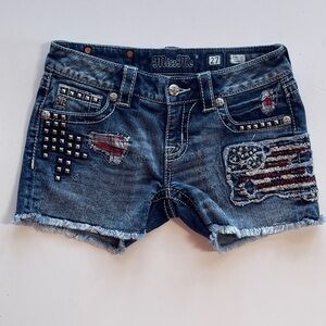 Miss Me Patriotic Signature Shorts Size 27